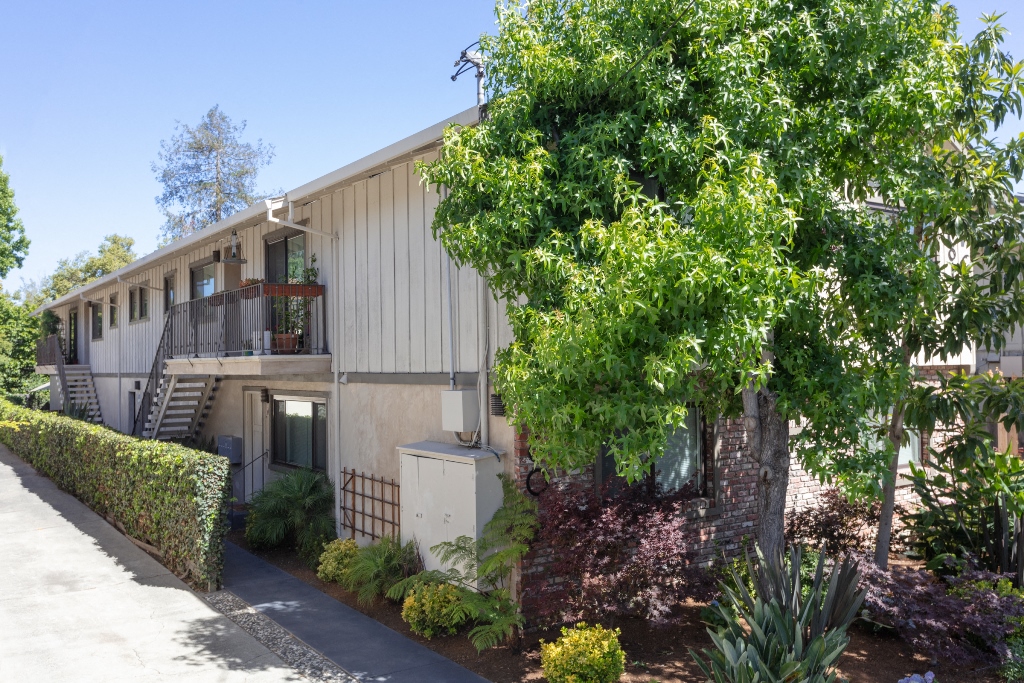 College Green Apartments photo 3